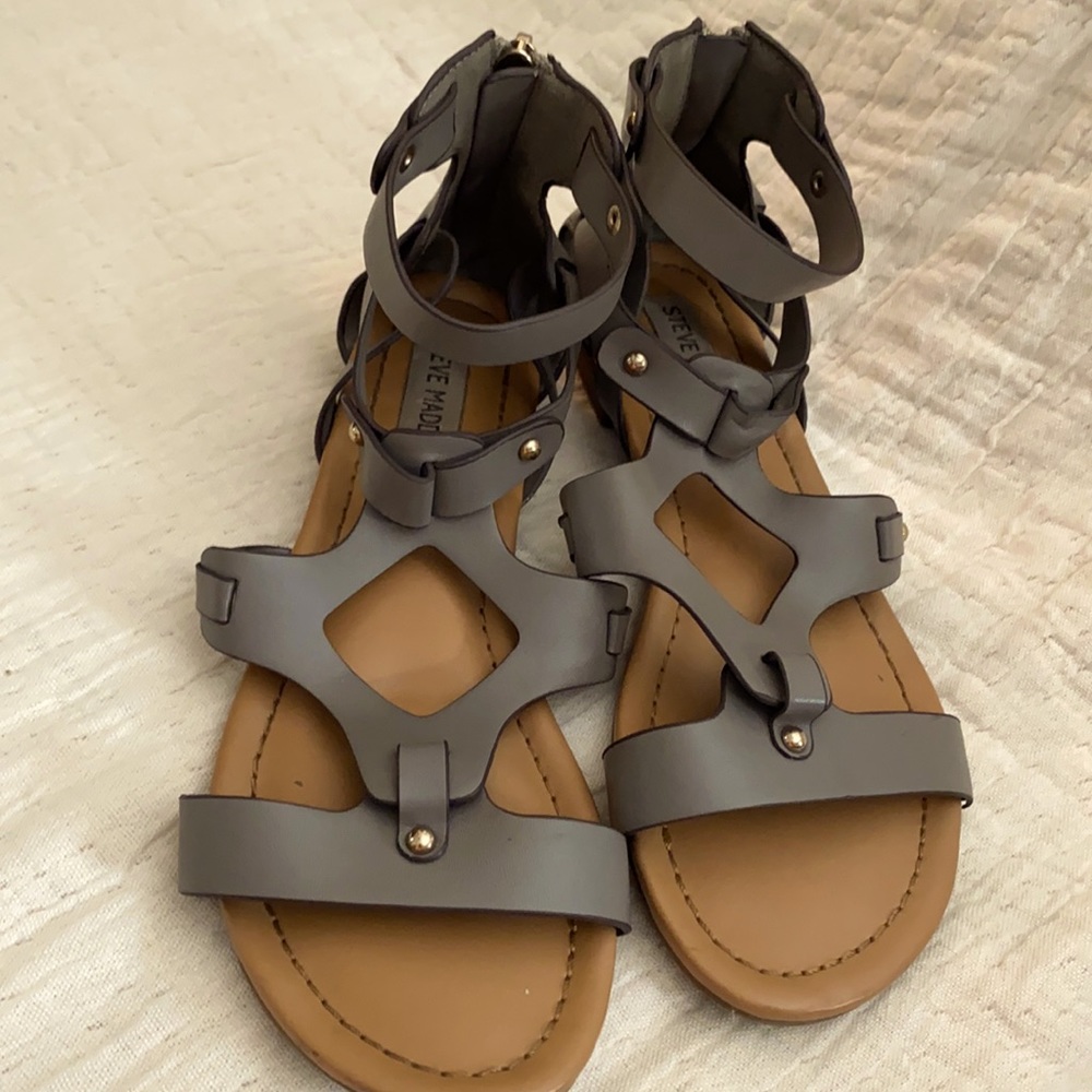Steve Madden leather grey sandals w/ zip heel